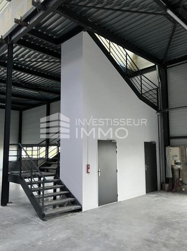 Local d'activités dans Plaisir à vendre Photo intérieure– Image 1 sur 5
