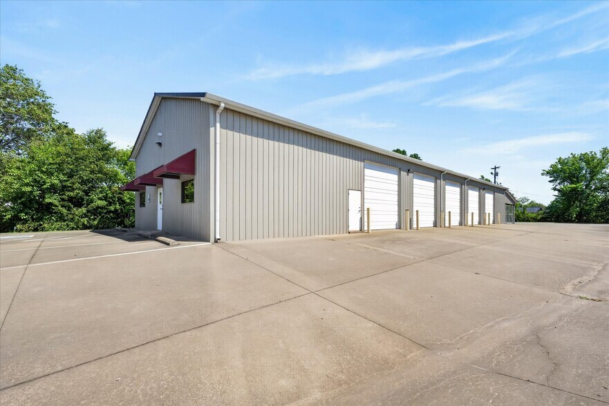 141 Corporate Dr, Clarksville, TN à louer - Photo de l’immeuble – Image 2 sur 7
