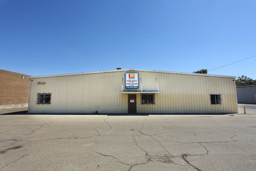5920 Rosebud Ln, Sacramento, CA à louer - Photo de l’immeuble – Image 2 sur 7