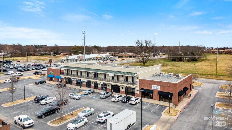 201 SW 14th St, Bentonville, AR à louer - Photo de l’immeuble – Image 2 sur 36