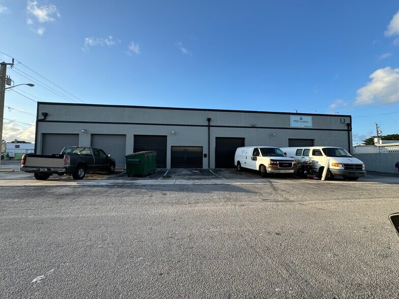 18-24 NW 2nd St, Hallandale Beach, FL à louer - Photo de l’immeuble – Image 2 sur 2