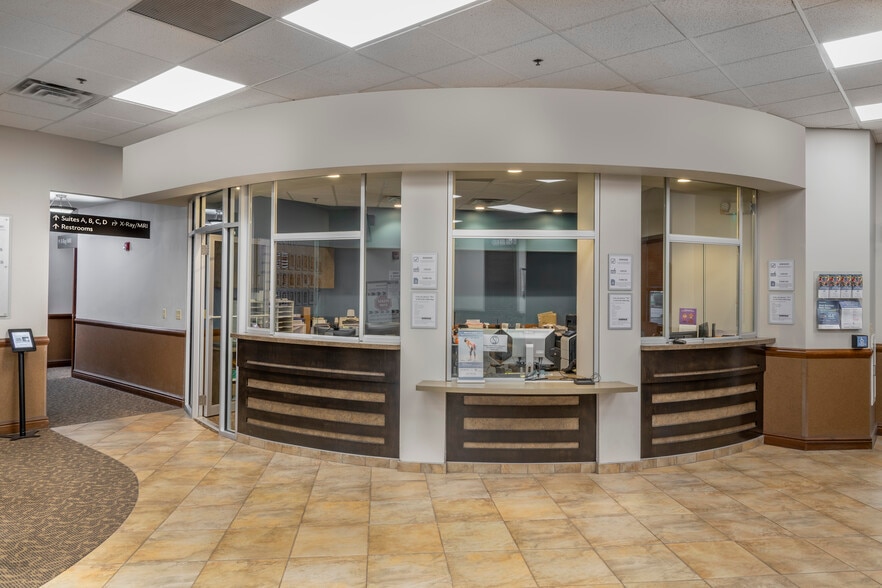 4949 Harlem Rd, Buffalo, NY à louer - Hall d’entrée – Image 3 sur 11