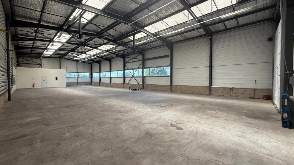 Industriel/Logistique dans Viriat à louer - Photo de l’immeuble – Image 1 sur 12