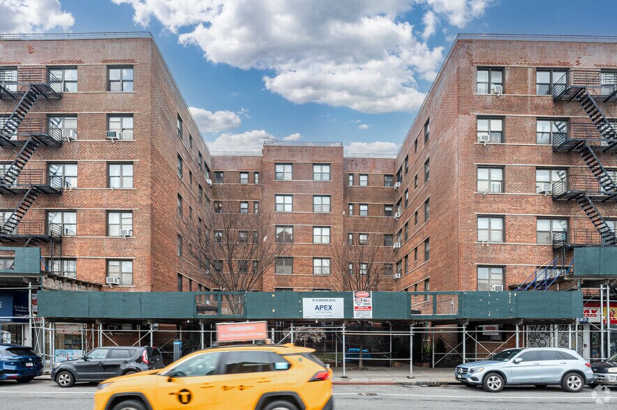 92-40 Queens Blvd, Rego Park, NY à louer - Photo de l’immeuble – Image 3 sur 5