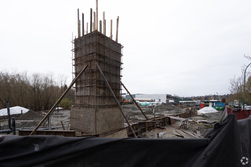 7301 Market Crossing, Burnaby, Bc, Burnaby, BC à louer - Photo de l’immeuble – Image 1 sur 2