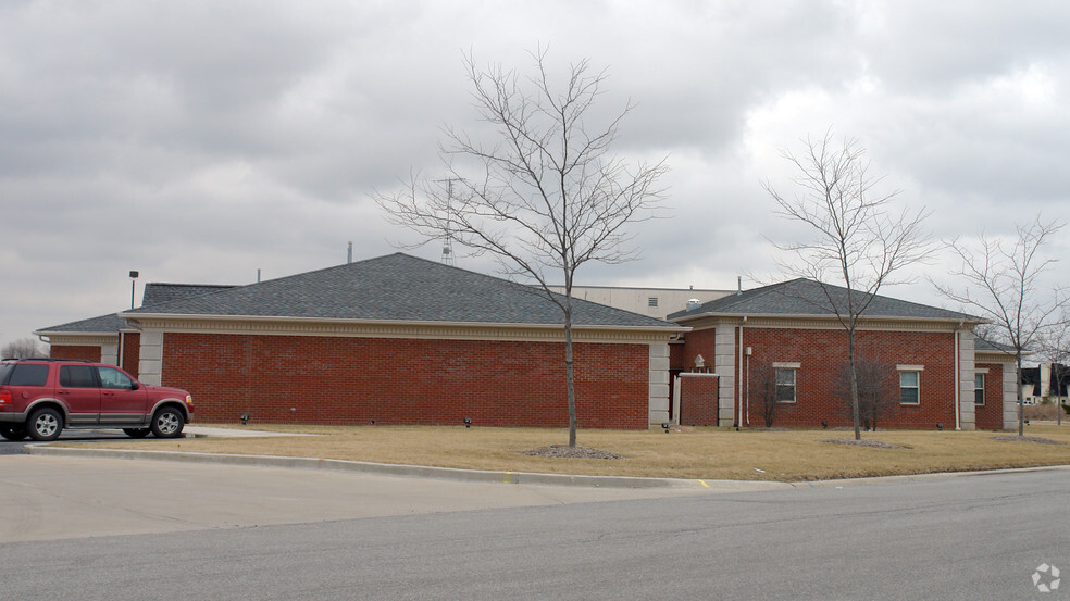 255 E 90th Dr, Merrillville, IN à louer - Photo de l’immeuble – Image 2 sur 2