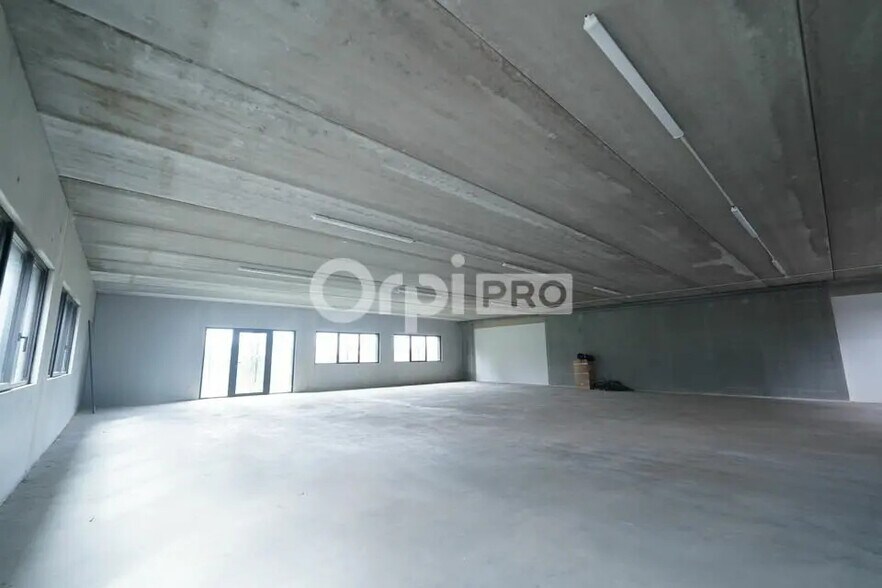 Bureau dans Rillieux-la-Pape à louer - Photo de l’immeuble – Image 2 sur 14