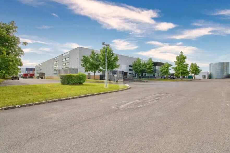 Industriel/Logistique dans Saint-Michel-sur-Orge à louer - Photo de l’immeuble – Image 2 sur 13
