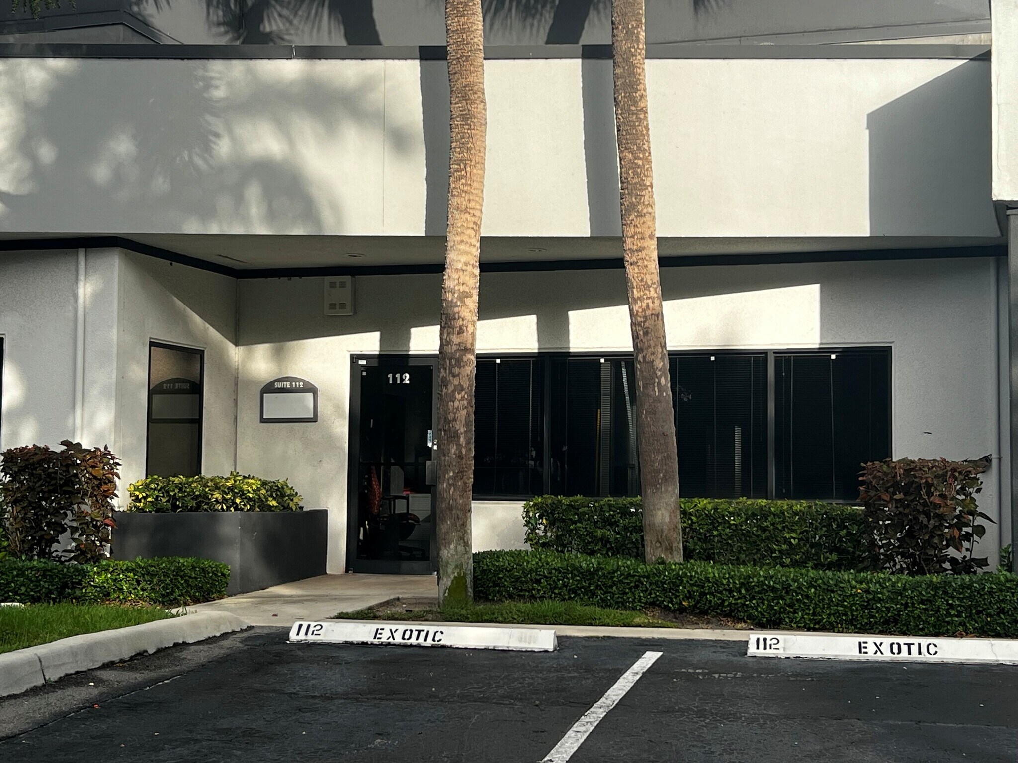 1239 E Newport Center Dr, Deerfield Beach, FL à louer Photo de l’immeuble– Image 1 sur 5