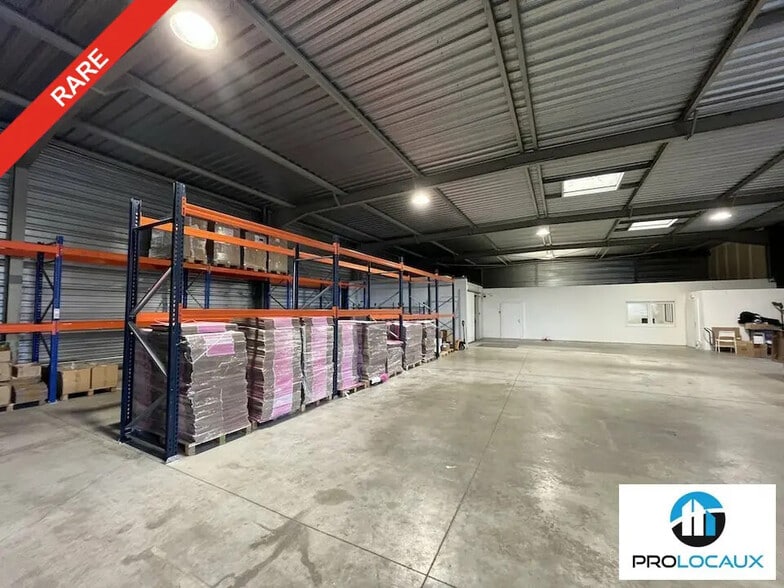 Local d'activités dans Verneuil-en-Halatte à vendre - Photo de l’immeuble – Image 3 sur 12