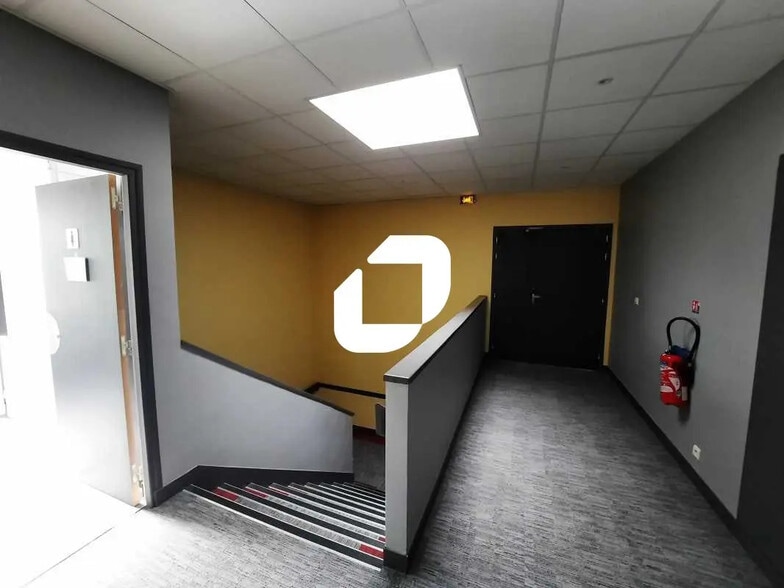 10 Ter Avenue Du Québec, Villebon-sur-Yvette à louer - Photo de l’immeuble – Image 3 sur 12