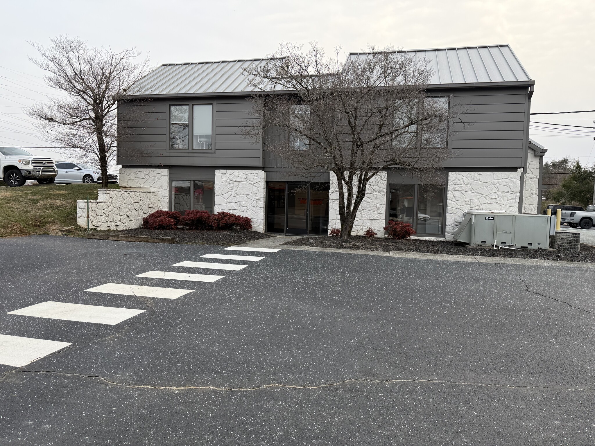 10000 Kingston Pike, Knoxville, TN à louer Photo principale– Image 1 sur 16