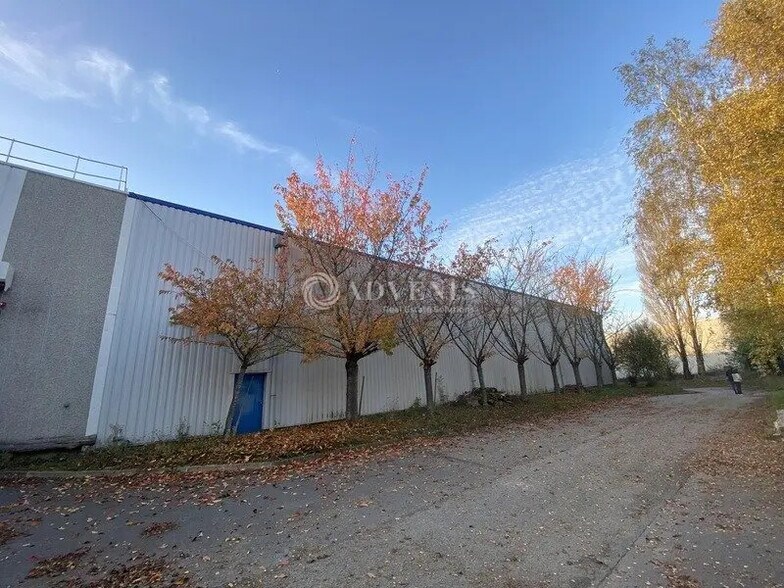 Industriel/Logistique dans Maurepas à vendre - Photo de l’immeuble – Image 3 sur 9