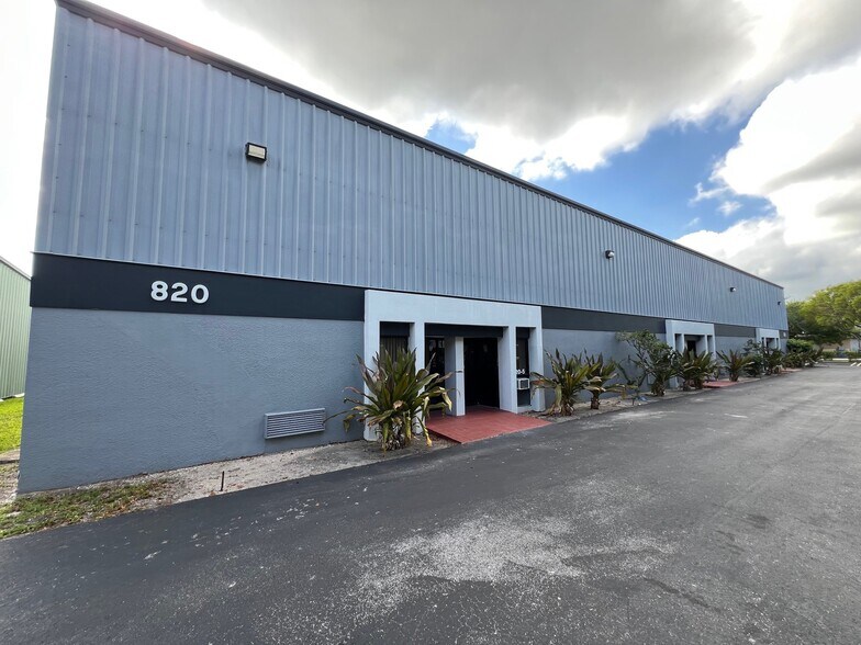 820 N 8th St, Lantana, FL à louer - Photo de l’immeuble – Image 1 sur 2