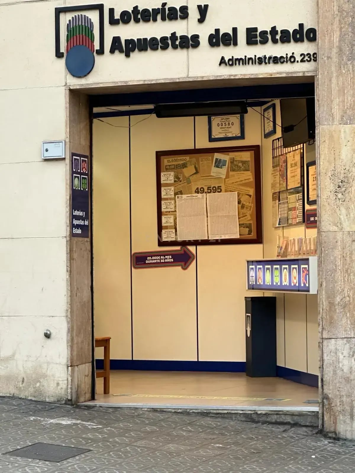 Local commercial dans Barcelone, Barcelona à louer Photo de l’immeuble– Image 1 sur 4