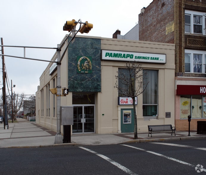 544 Broadway, Bayonne, NJ à louer - Photo de l’immeuble – Image 1 sur 3