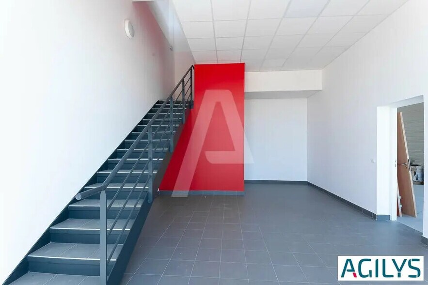 Local d'activités dans Montgeron à vendre - Photo de l’immeuble – Image 2 sur 9