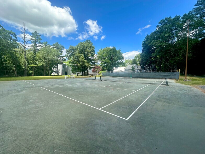 153 Chestnut St, North Easton, MA à vendre - Photo de l’immeuble – Image 3 sur 8