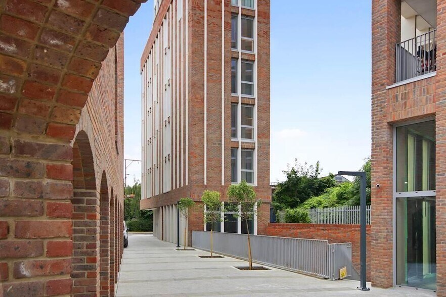 13A-17A Downs Rd, Londres à louer - Photo de l’immeuble – Image 2 sur 19
