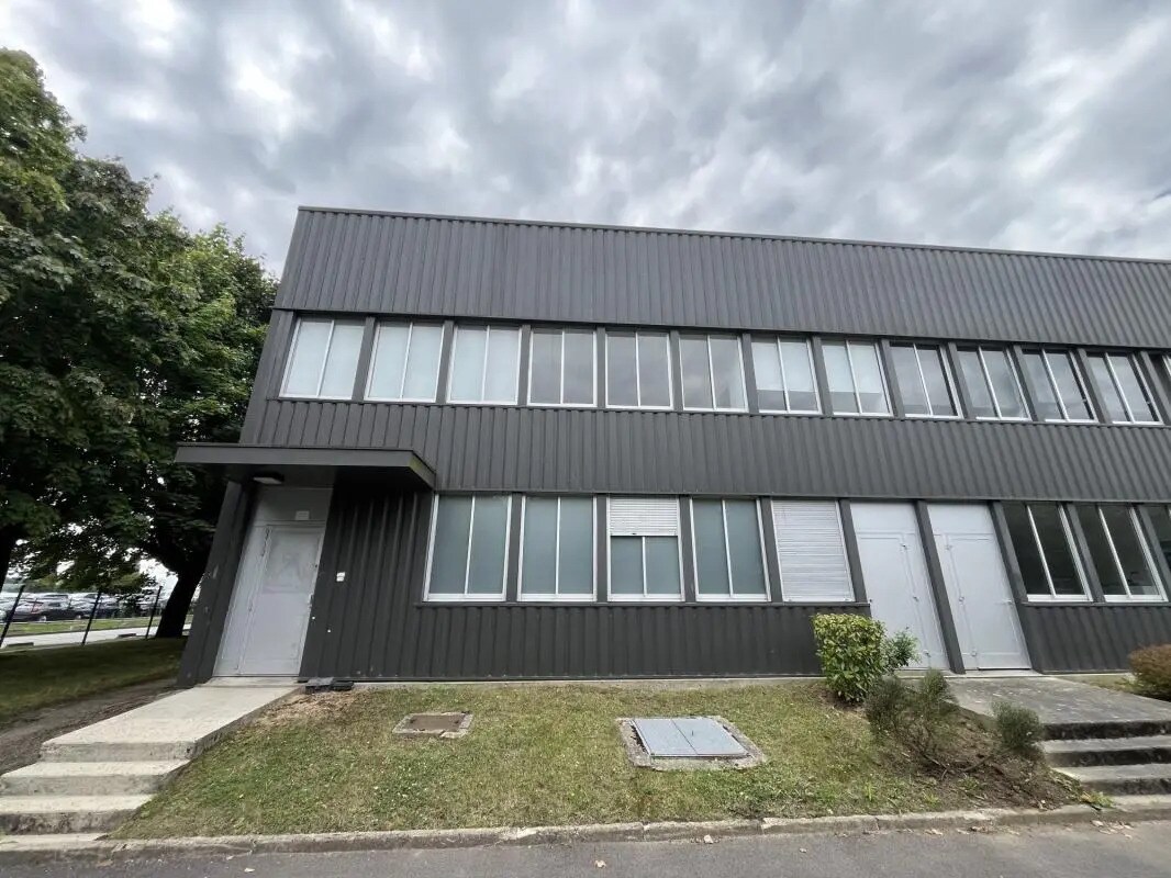 Industriel/Logistique dans Coignières à louer Photo de l’immeuble– Image 1 sur 12