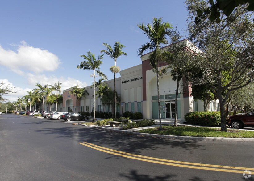 2501 SW 160th Ave, Miramar, FL à louer - Photo de l’immeuble – Image 1 sur 11