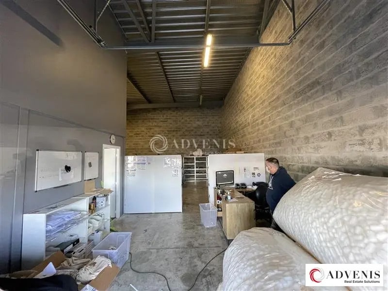 Local d’activités dans Montussan à louer Photo de l’immeuble– Image 1 sur 7