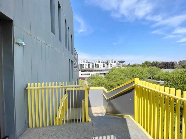 Bureau dans Lyon à louer - Photo de l’immeuble – Image 3 sur 9