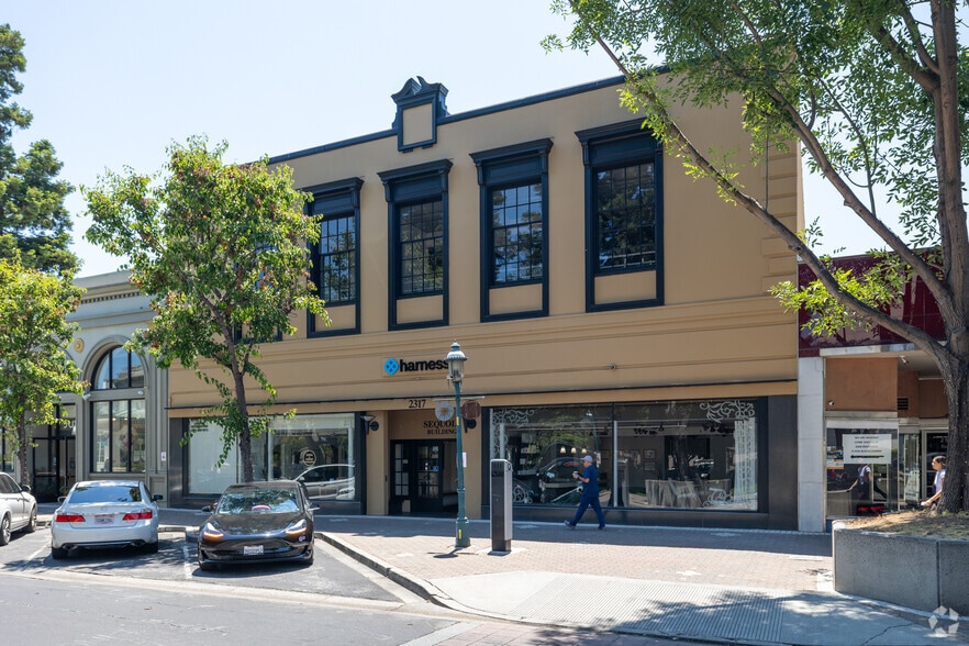 2317 Broadway, Redwood City, CA à louer - Photo principale – Image 1 sur 5