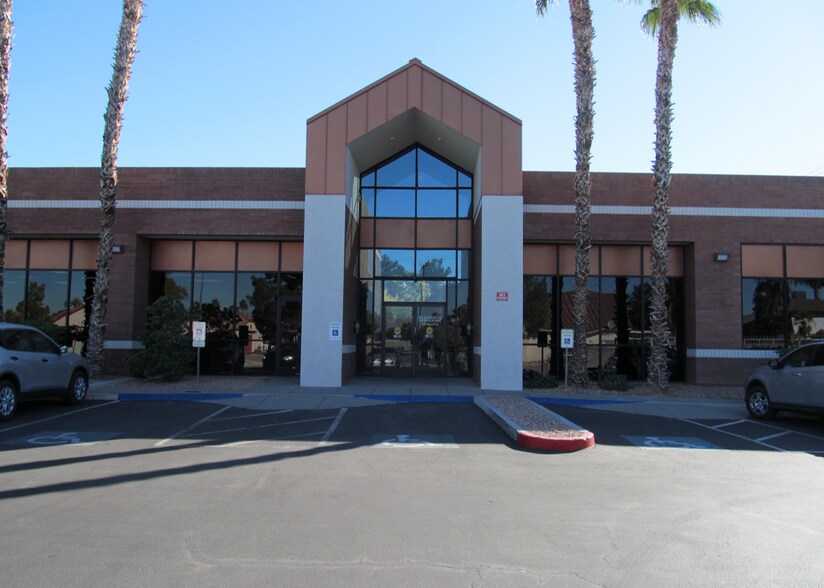 5550 W Flamingo Rd, Las Vegas, NV à louer - Photo de l’immeuble – Image 2 sur 5