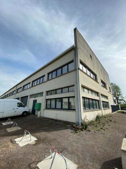 Local d'activités dans Ladoix Serrigny à vendre - Photo de l’immeuble – Image 3 sur 12