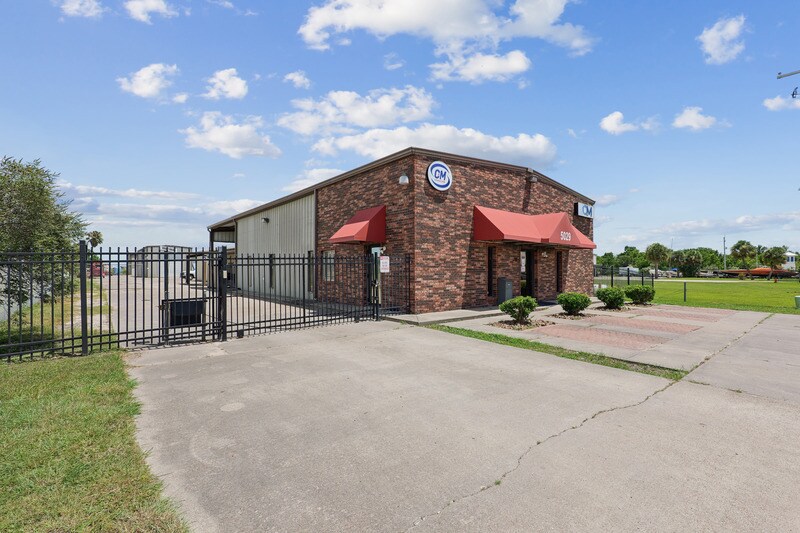 5029 FM 646 Rd E, Dickinson, TX à louer - Photo de l’immeuble – Image 2 sur 13