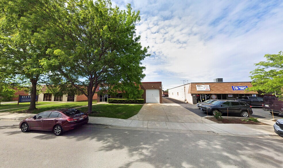 1538 Burgundy Pky, Streamwood, IL à vendre - Photo de l’immeuble – Image 1 sur 3