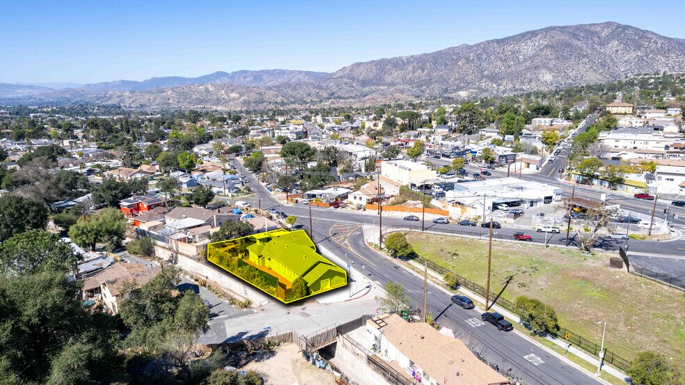 7510 Valaho Dr, Tujunga, CA à vendre - Photo de l’immeuble – Image 2 sur 18