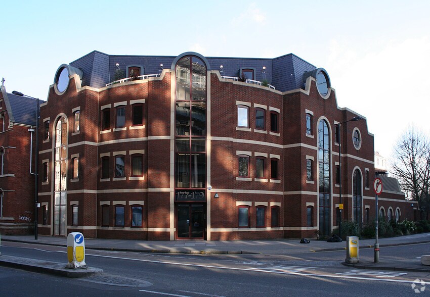 177-179 Hammersmith Rd, Londres à louer - Photo de l’immeuble – Image 3 sur 5
