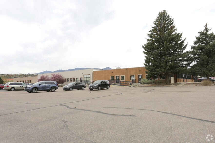 1485 Garden Of The Gods Rd, Colorado Springs, CO à vendre - Photo principale – Image 1 sur 23