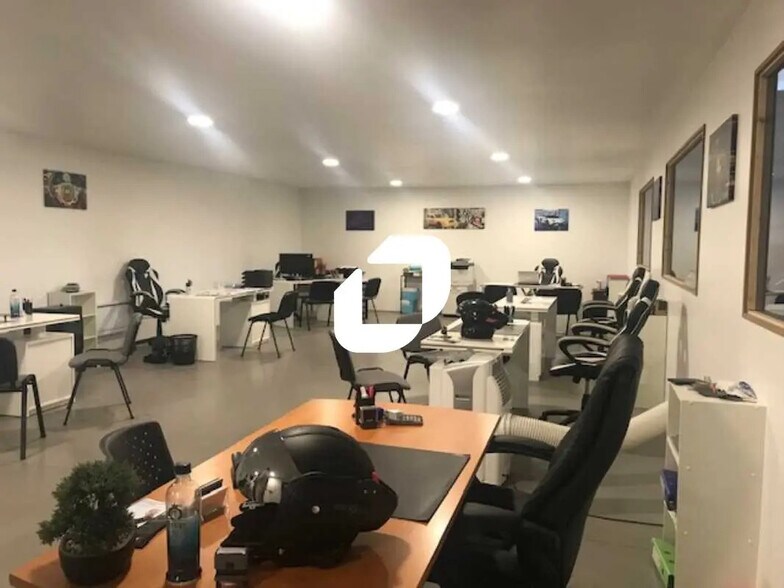 Local d’activités dans Bruges à louer - Photo de l’immeuble – Image 2 sur 5