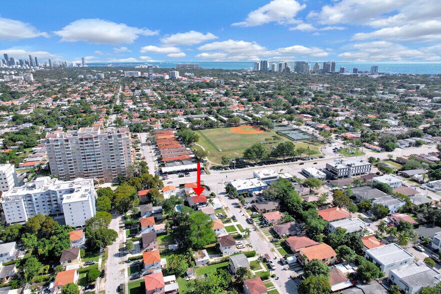 3711 SW 27th Ter, Miami, FL à vendre - Photo de l’immeuble – Image 2 sur 60