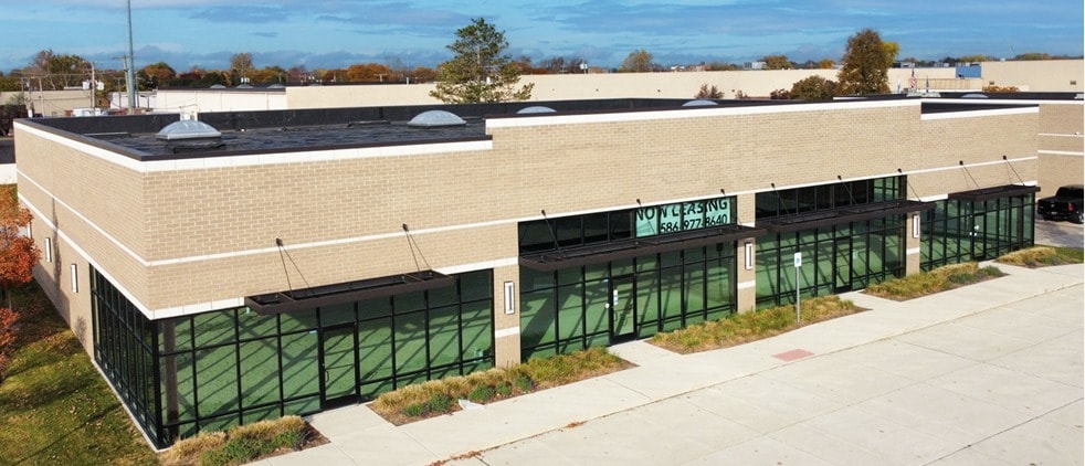 40421-40477 Mound Rd, Sterling Heights, MI à louer Photo de l’immeuble– Image 1 sur 3