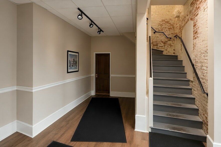 7 Henry St, Worcester, MA à vendre - Photo intérieure – Image 2 sur 21