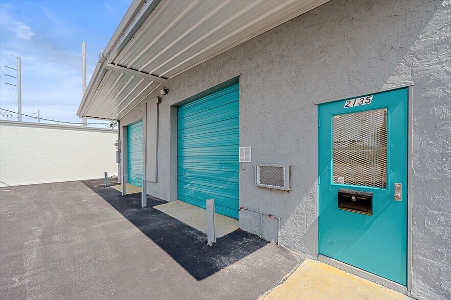 2135 12th St, Sarasota, FL à louer - Photo de l’immeuble – Image 3 sur 5