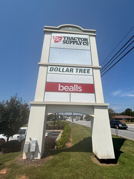 966 Big a Rd, Toccoa, GA à louer - Photo de l’immeuble – Image 3 sur 14