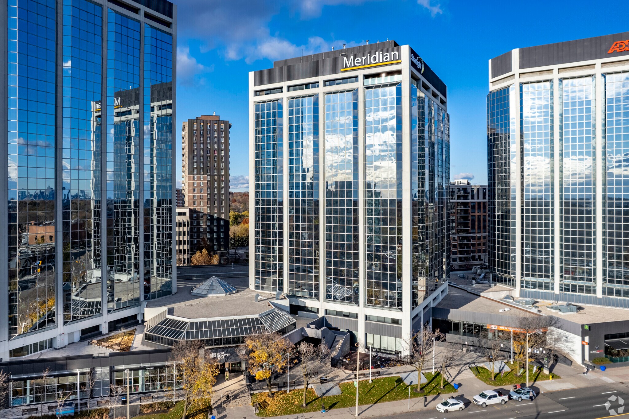 3280 Bloor St W, Toronto, ON à louer Photo principale– Image 1 sur 28