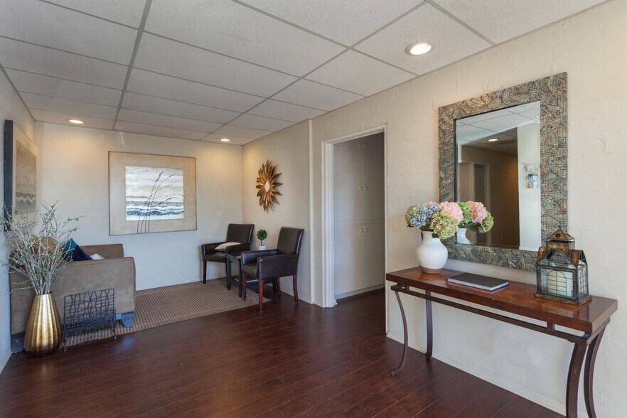 790 E Santa Clara St, Ventura, CA à louer - Photo de l’immeuble – Image 3 sur 9