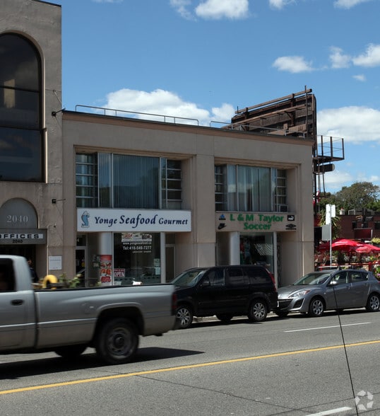 2042-2046 Yonge St, Toronto, ON à louer - Photo de l’immeuble – Image 1 sur 6