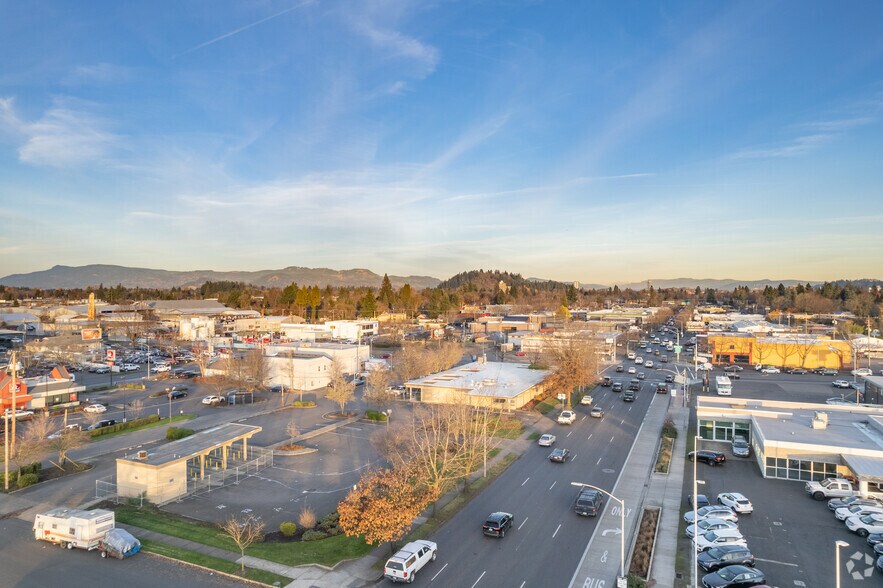 1717 W 7th Ave, Eugene, OR à louer - Aérien – Image 1 sur 4