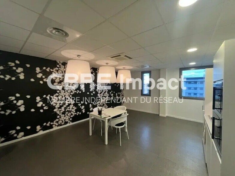 Bureau dans Reims à louer - Photo de l’immeuble – Image 3 sur 10