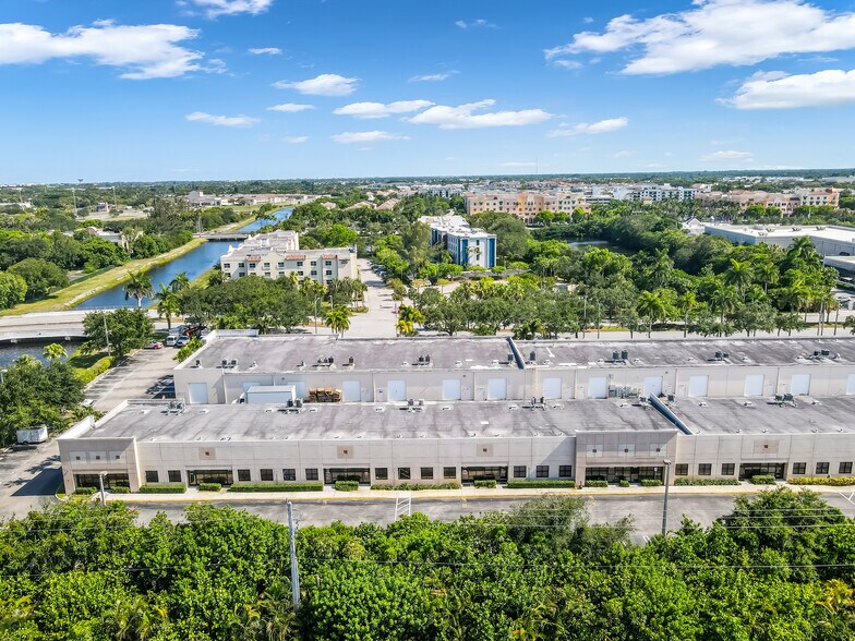 2433-2463 Quantum Blvd, Boynton Beach, FL à louer - Photo de l’immeuble – Image 1 sur 11
