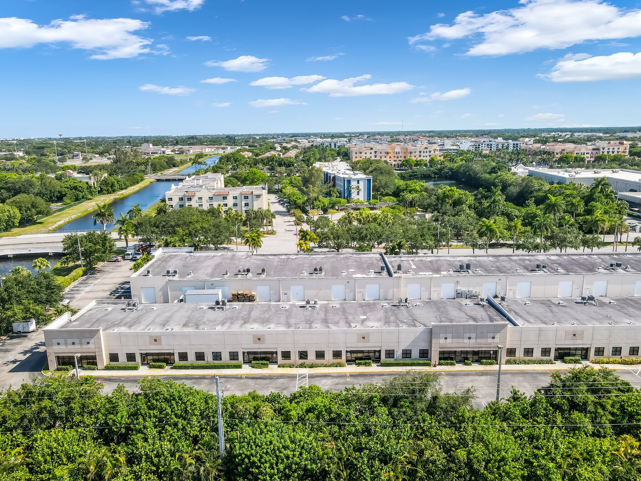 2433-2463 Quantum Blvd, Boynton Beach, FL à louer Photo de l’immeuble– Image 1 sur 12