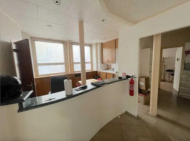 Plus de détails pour Local commercial à vendre