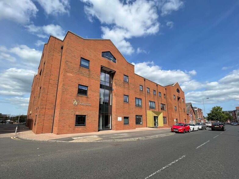 106 University St, Belfast à louer - Photo de l’immeuble – Image 3 sur 3